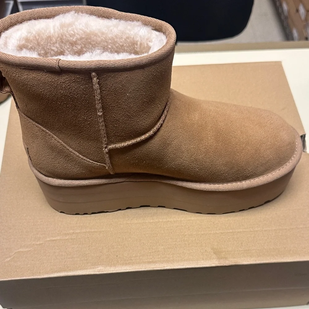 LAST ONE!!!Ugg Women’s Classic Mini Platform Chestnut Suede Shearling Ankle Boot